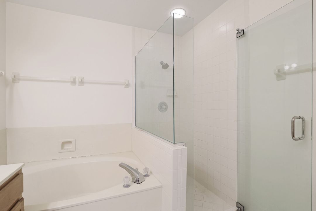 5895 Chanteclair Dr #122, Naples, FL 34108