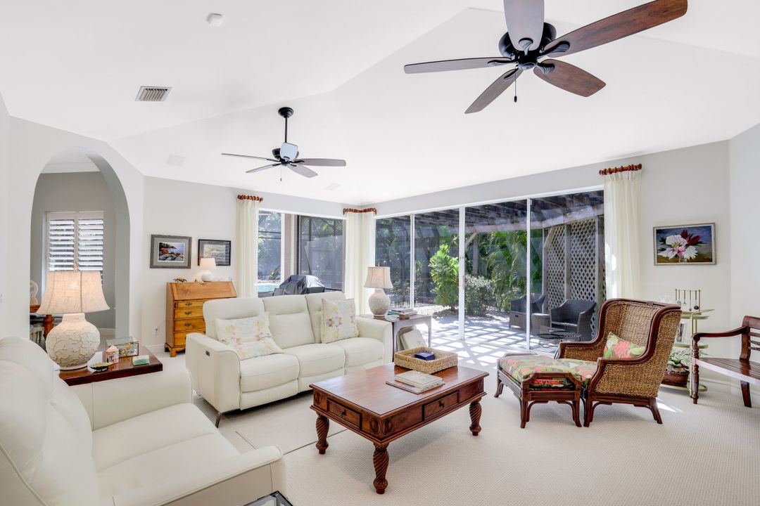 2229 Goshawk Ct, Naples, FL 34105