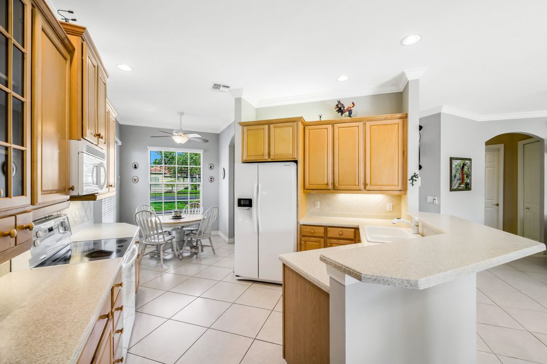 5965 Paradise Cir, Naples, FL 34110