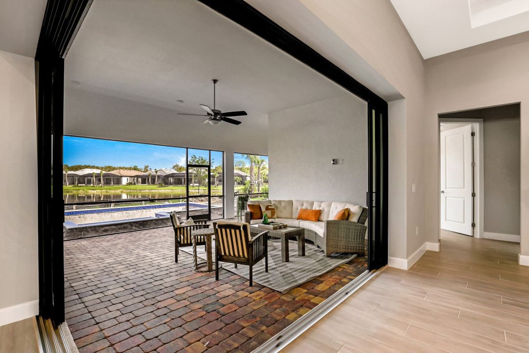 9765 Everglades Dr, Naples, FL 34120