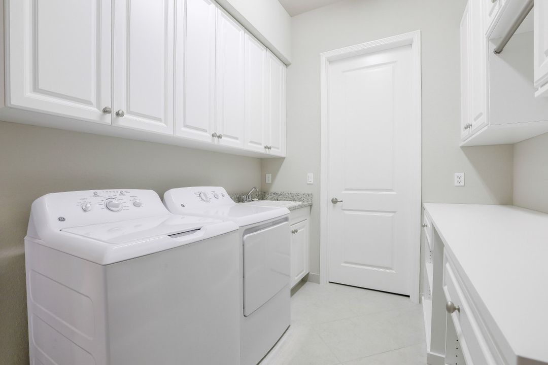 4554 Luminary Ave, Naples, FL 34119