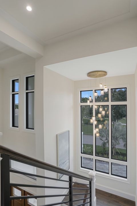 725 Parkview Ln, Naples, FL 34103