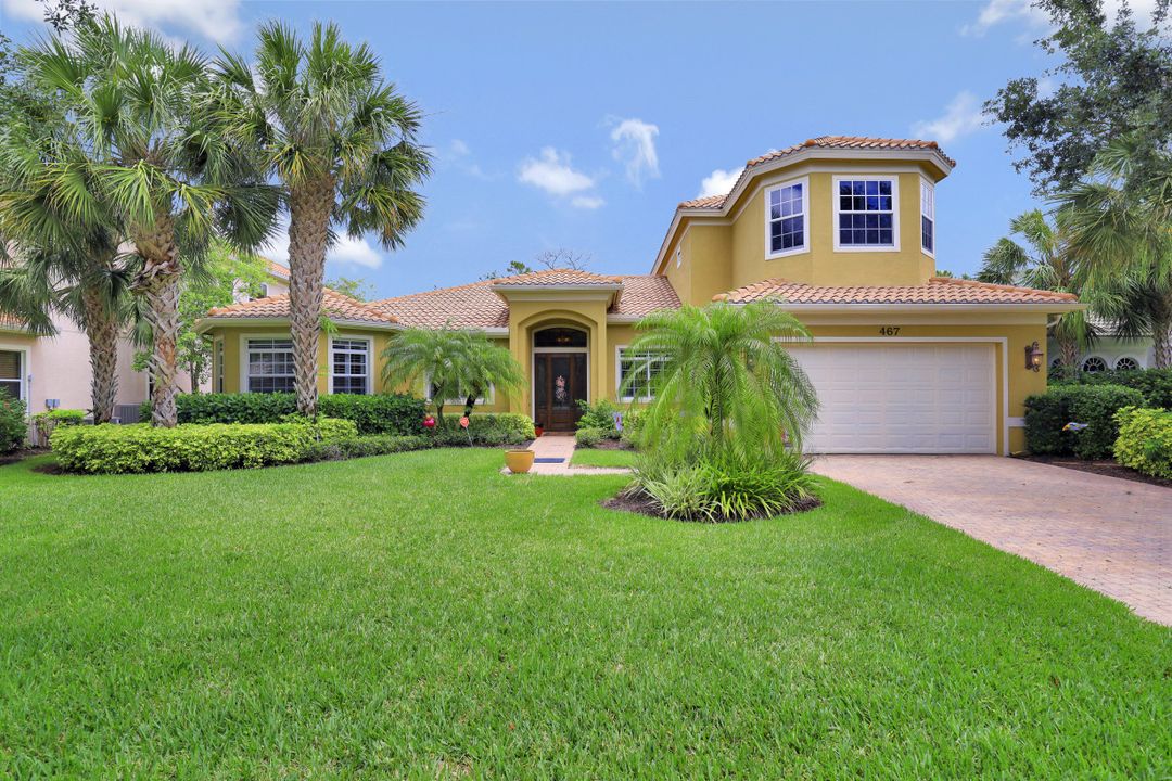 467 Saddlebrook Ln, Naples, FL 34110