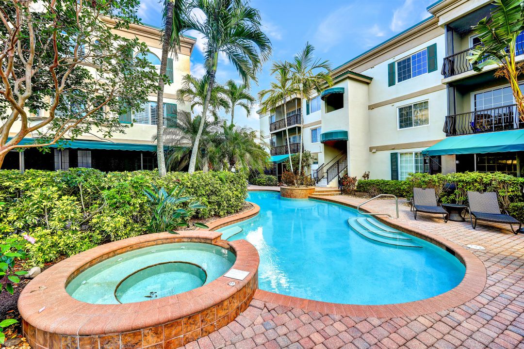 431 4th Ave S, Naples, FL 34102