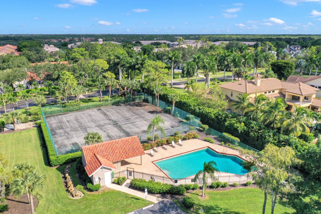 9245 The Ln, Naples, FL 34109