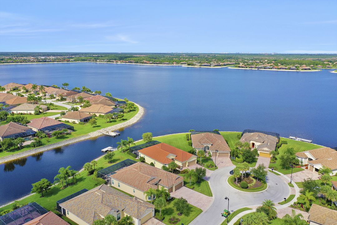 9172 Flint Ct, Naples, FL 34120