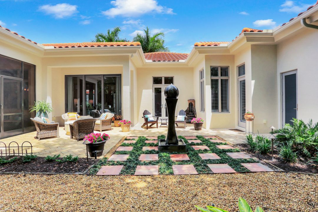 2086 Torino Way, Naples, FL 34105