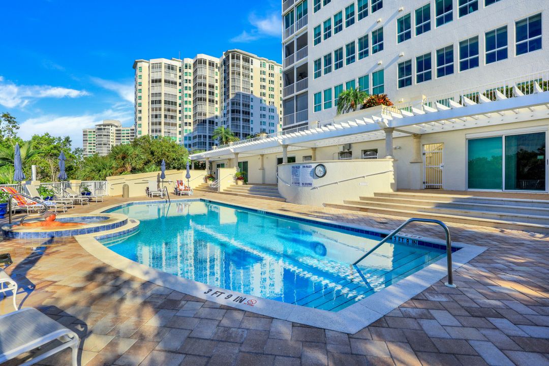 295 Grande Way #905, Naples, FL 34110