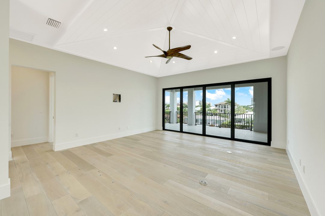 241 Egret Ave, Naples, FL 34108