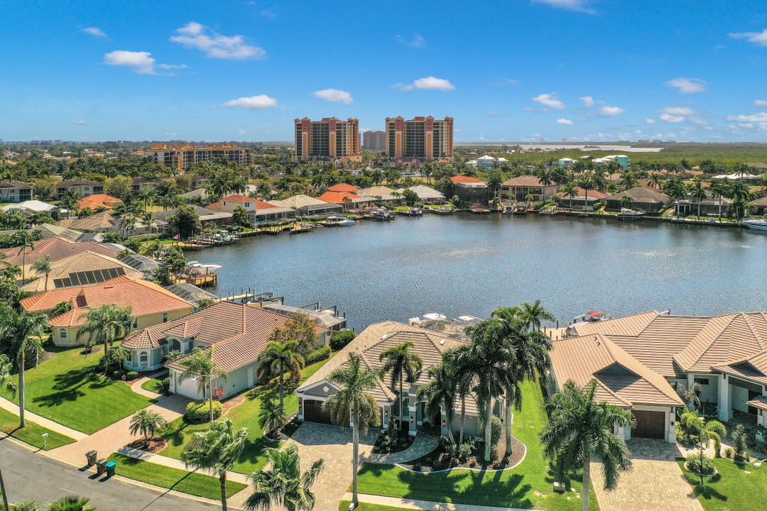 1900 Lagoon Ln, Cape Coral, FL 33914