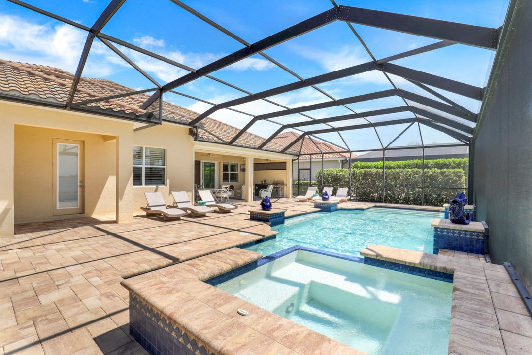 9273 Quarry Dr, Naples, FL 34120