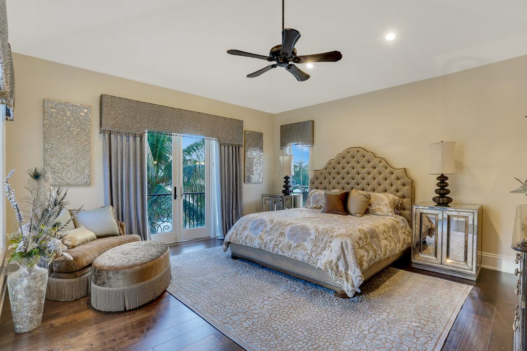 172 Seabreeze Ave, Naples, FL 34108