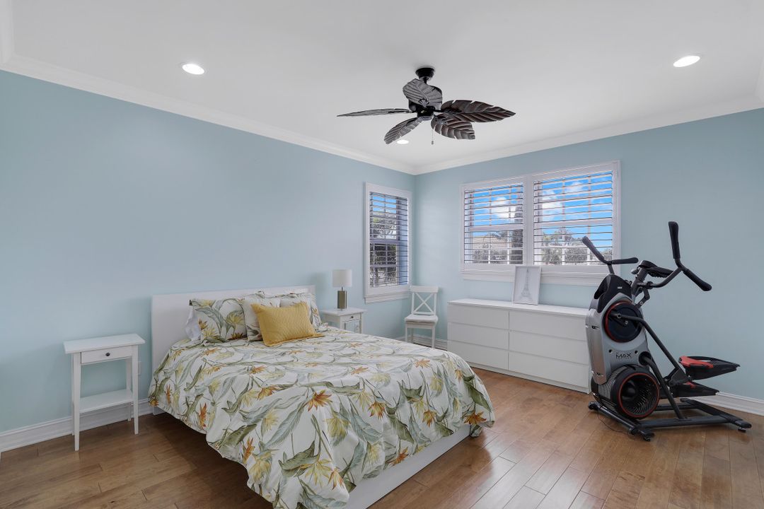 5119 Post Oak Ln, Naples, FL 34105