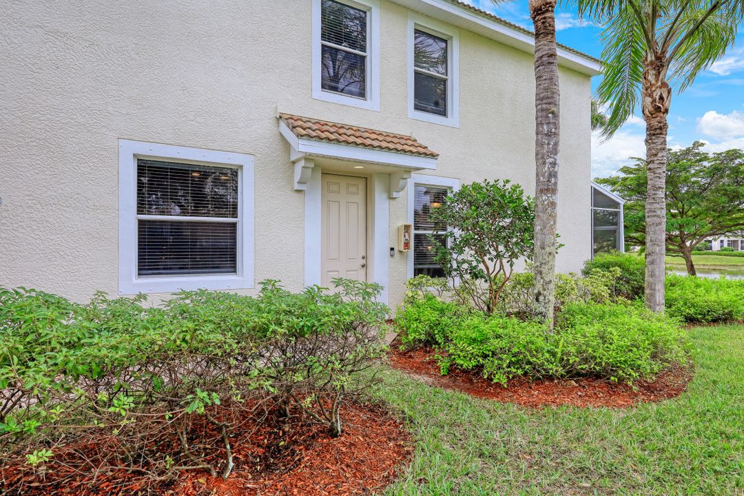 1084 Hampton Cir, Naples, FL 34105