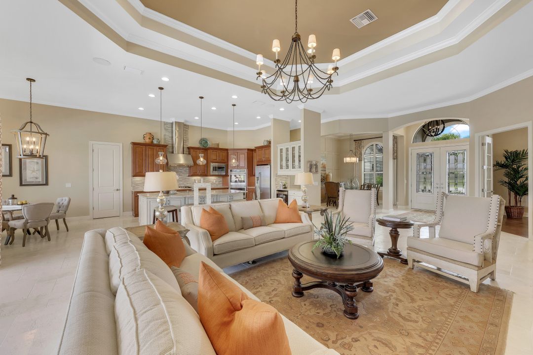 9004 Sorreno Ct, Naples, FL 34119