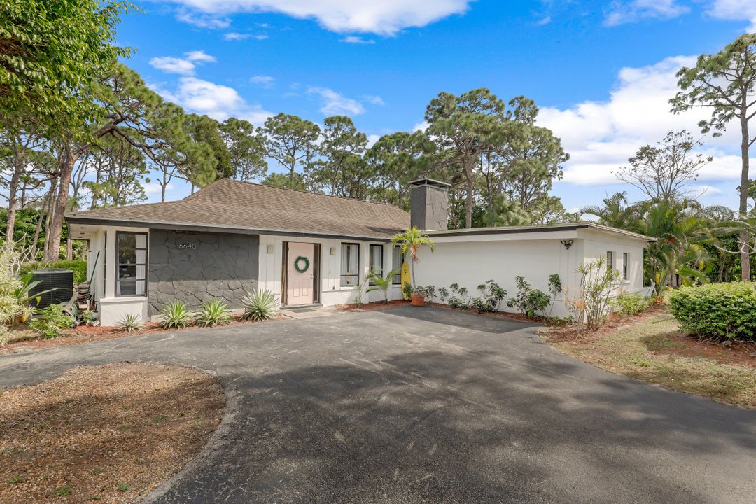 6640 Trail Blvd, Naples, FL 34108