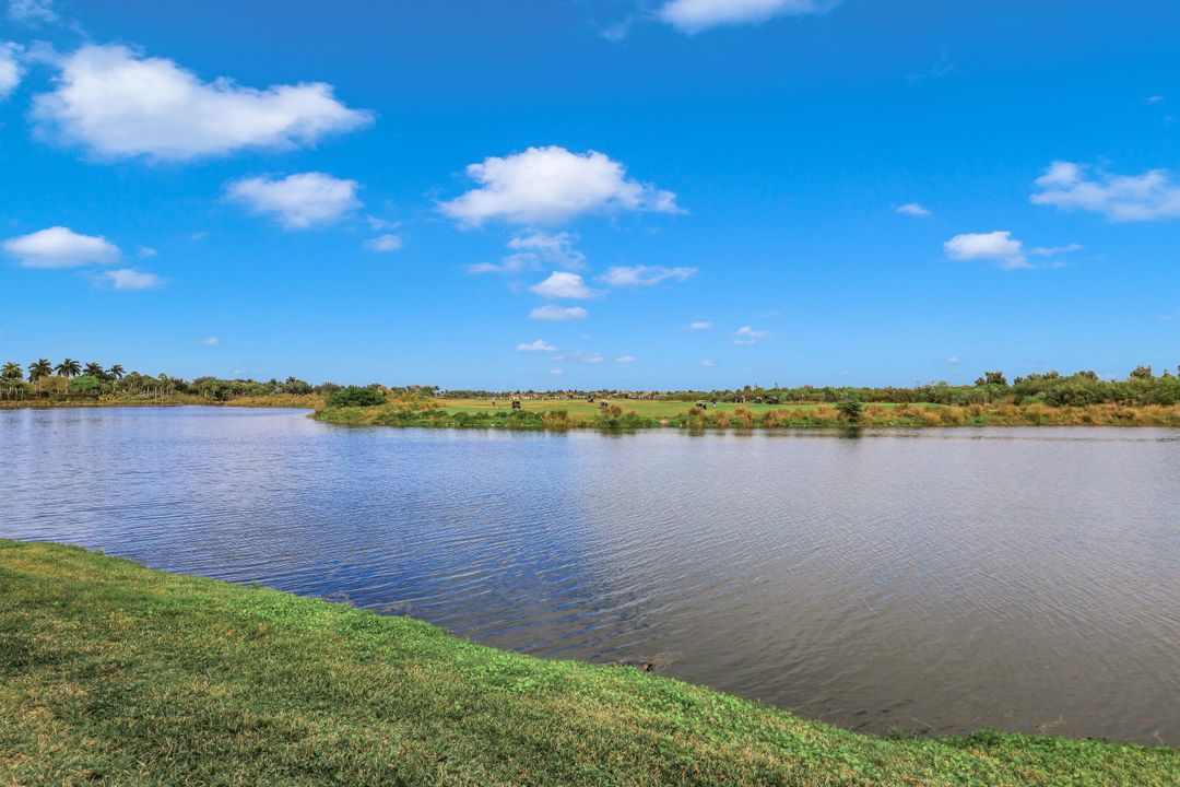 8560 Bellagio Dr, Naples, FL 34114