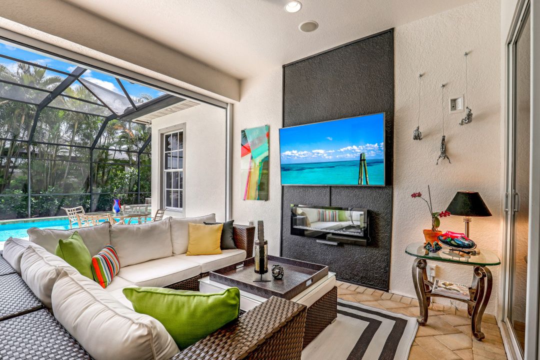 9150 Quartz Ln, Naples, FL 34120