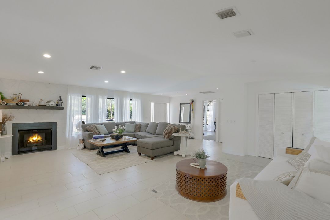 6640 Trail Blvd, Naples, FL 34108