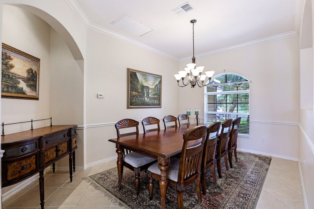 5014 Old Pond Dr, Naples, FL 34104