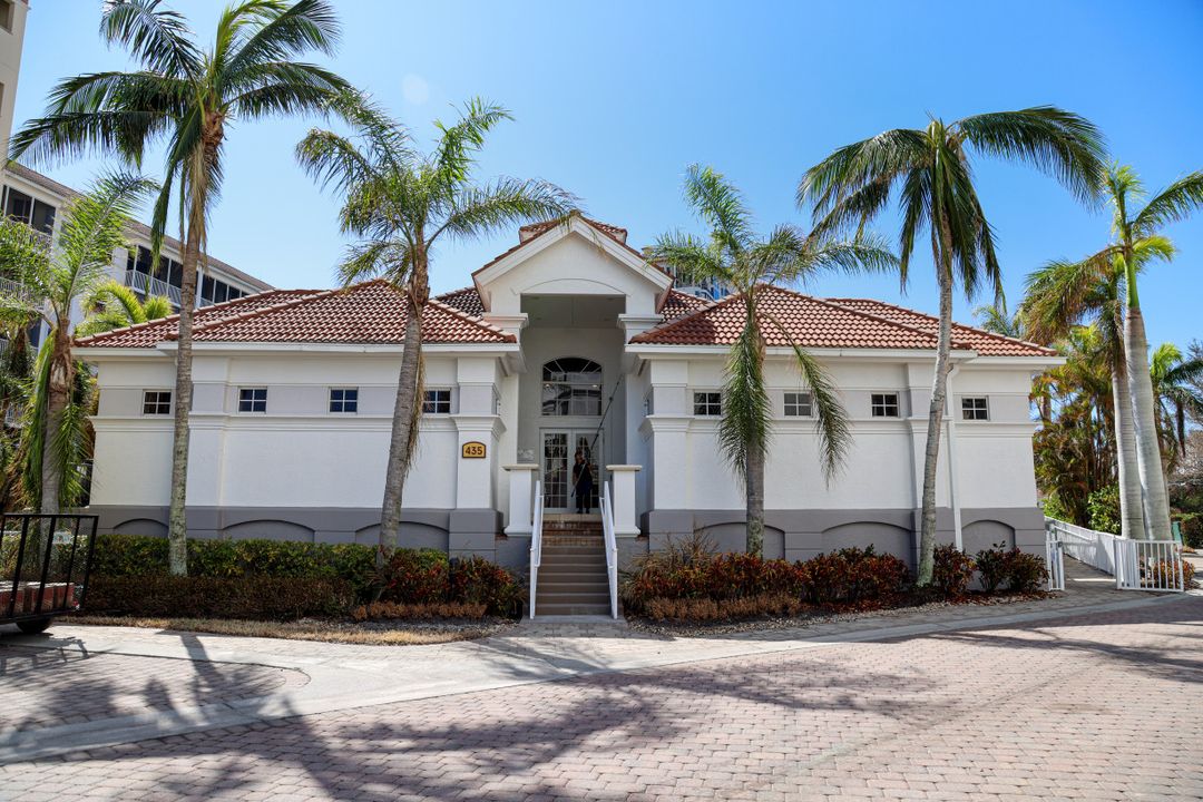 400 Flagship Dr, Naples, FL 34108