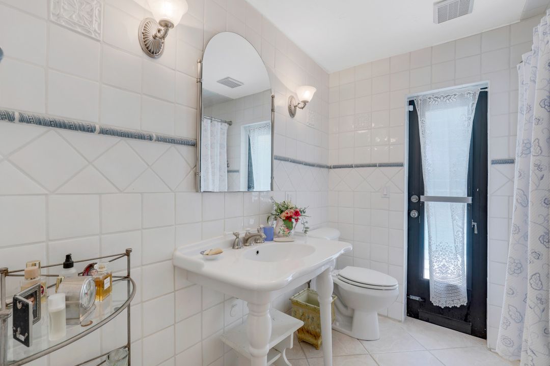 2326 Kings Lake Blvd, Naples, FL 34112