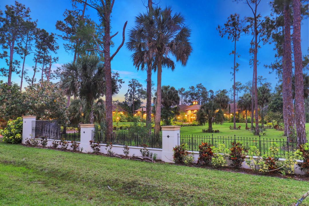 5610 Bur Oaks Ln, Naples, FL 34119