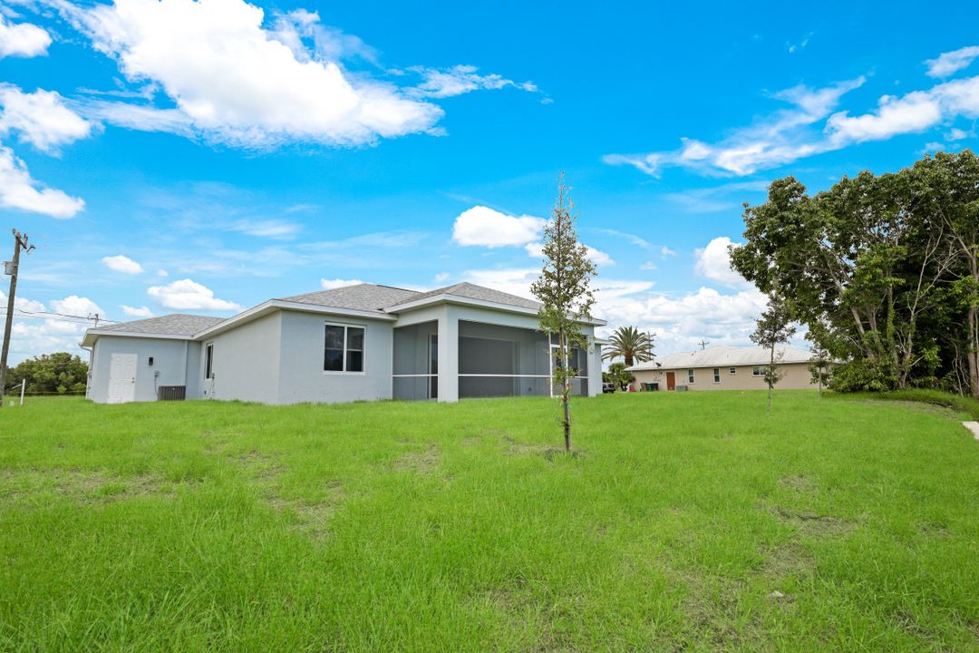 1334 SW Santa Barbara Pl, Cape Coral, FL 33991