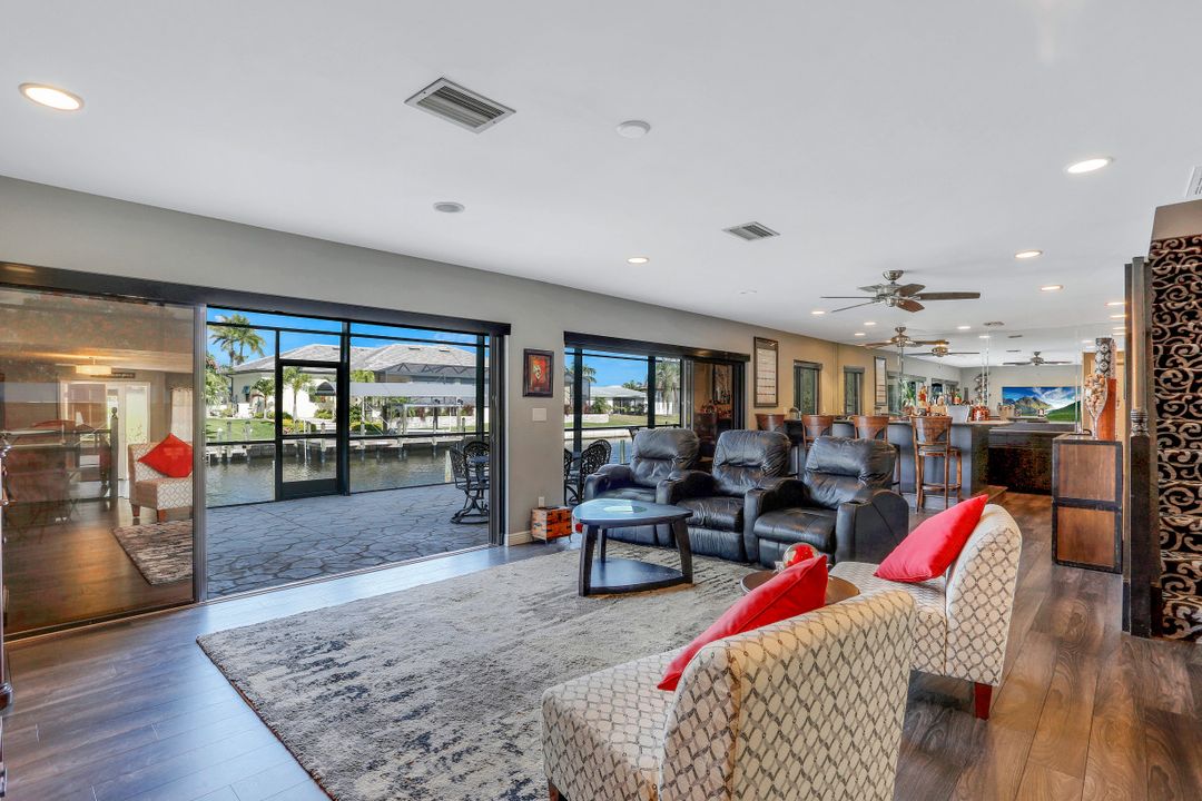 5811 SW 1st Pl, Cape Coral, FL 33914