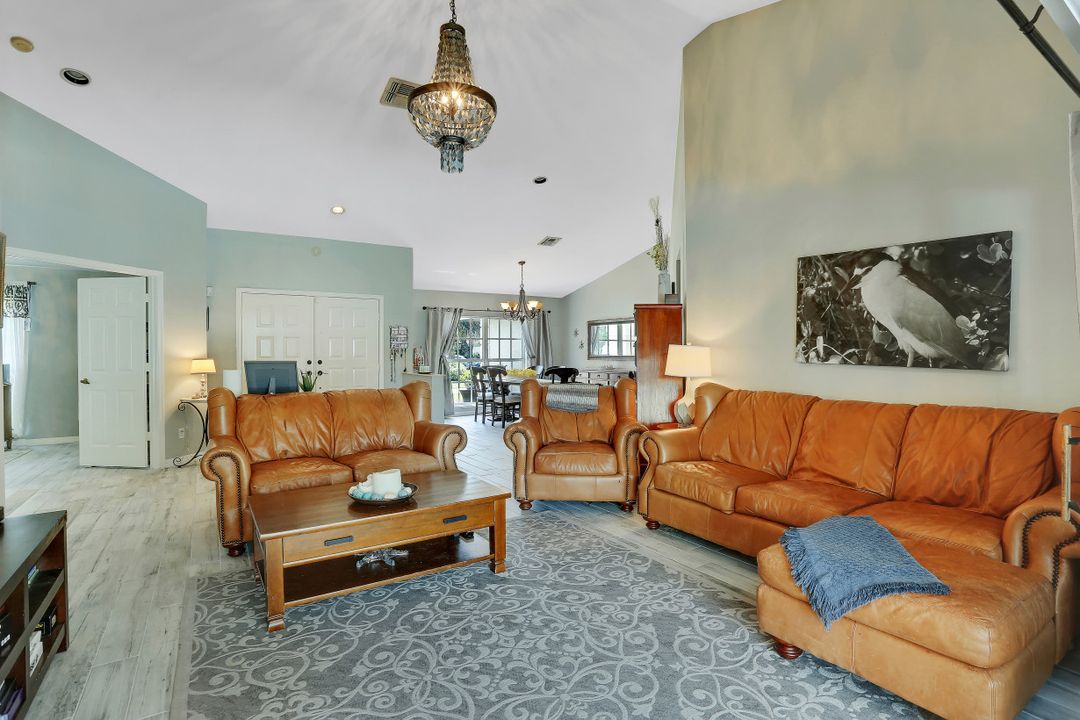 7359 Stonegate Dr, Naples, FL 34109