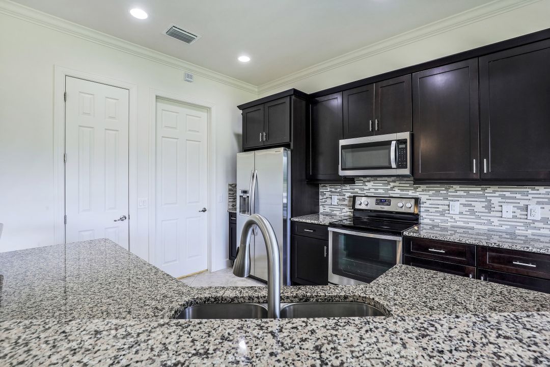 9106 Limestone Ln, Naples, FL 34120