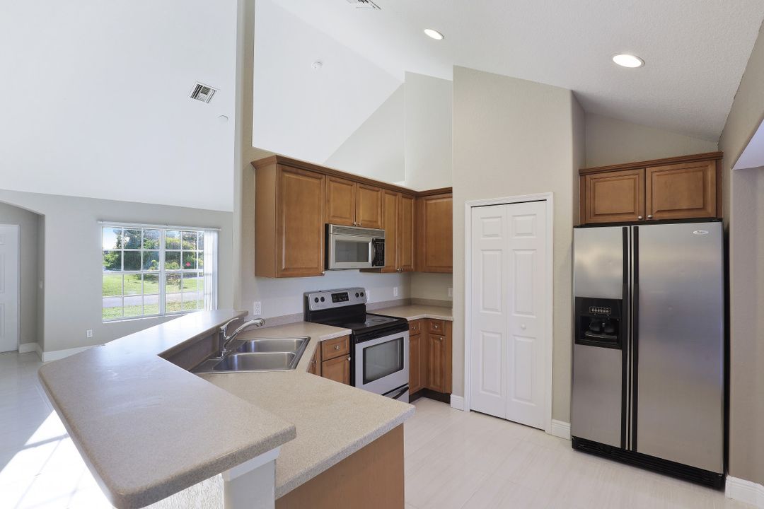 138 SE 4th Pl, Cape Coral, FL 33990