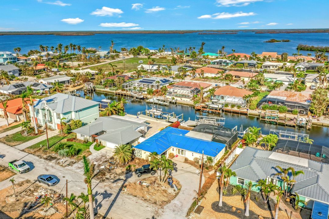 9 Sunview Blvd, Fort Myers Beach, FL 33931