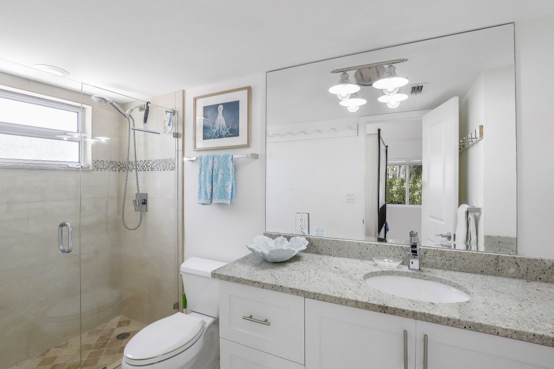 960 7th St S #101, Naples, FL 34102