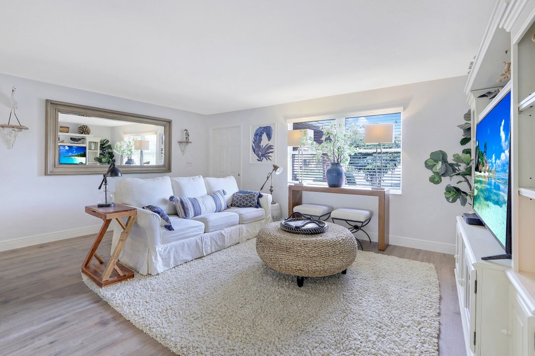 580 105th Ave N, Naples, FL 34108