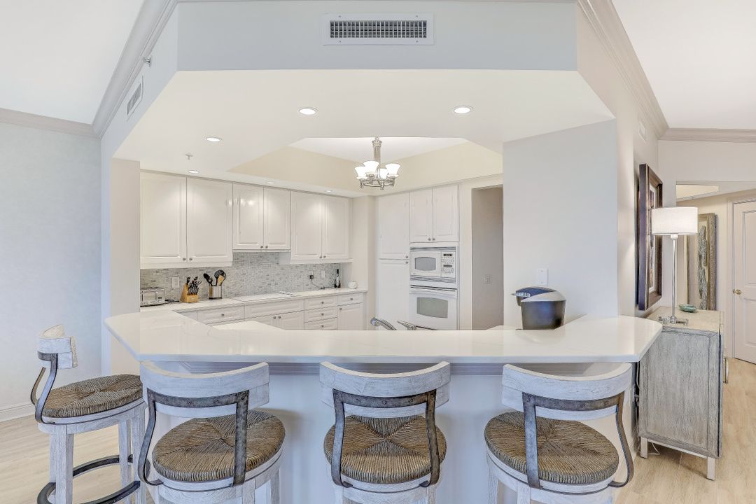 1060 Borghese Ln, Naples, FL 34114