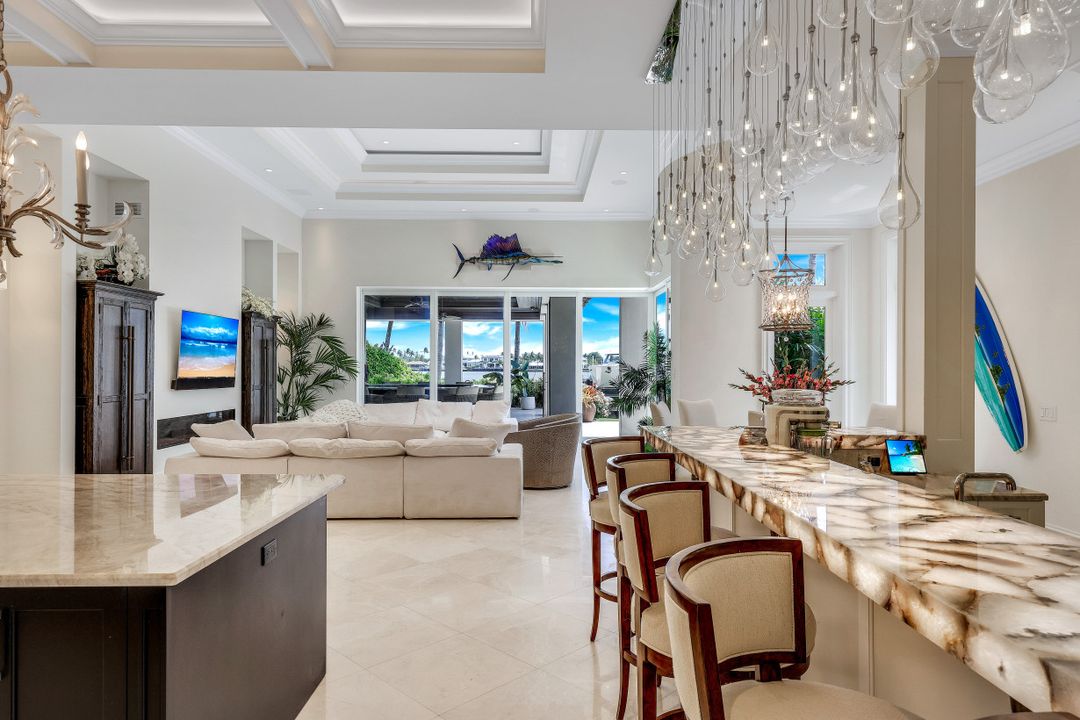 970 Aqua Cir, Naples, FL 34102
