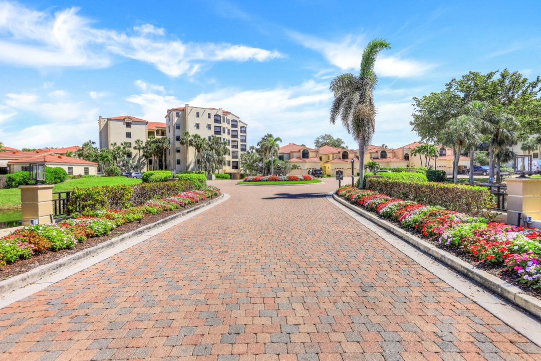 7056 Pelican Bay Blvd #B105, Naples, FL 34108