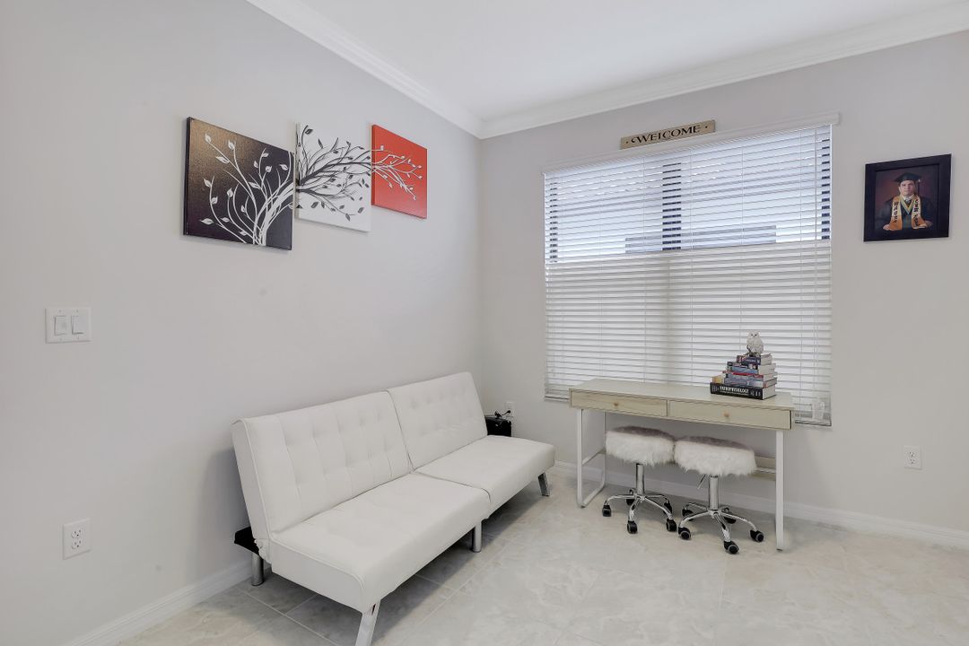 8821 Madrid Cir, Naples, FL 34104