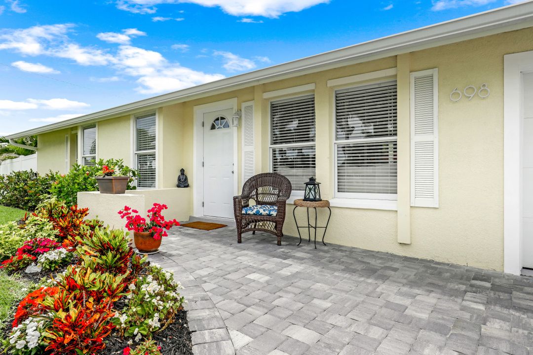 698 105th Ave N, Naples, FL 34108