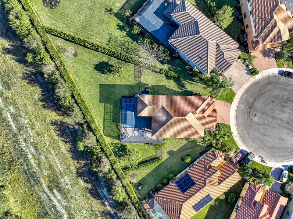 2827 Thunder Bay Circle, Naples, FL 34119