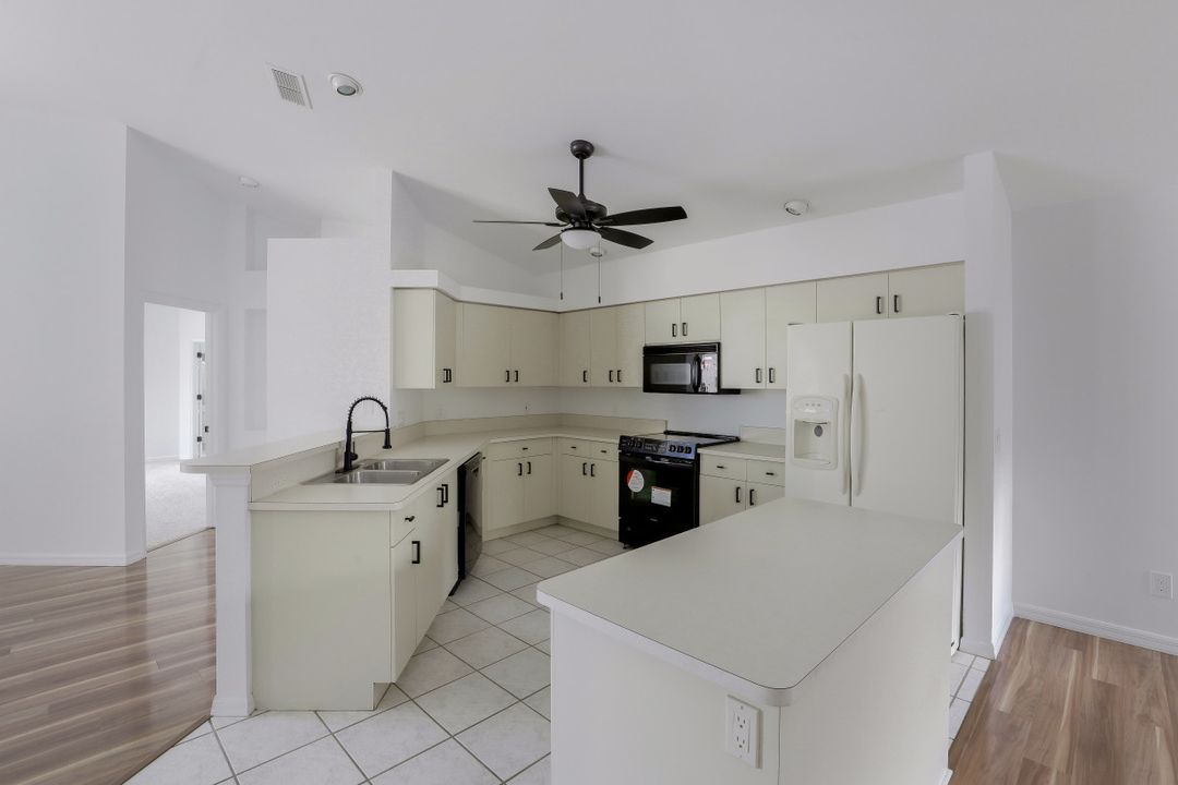 14832 Paradigm Ct, Fort Myers, FL 33919