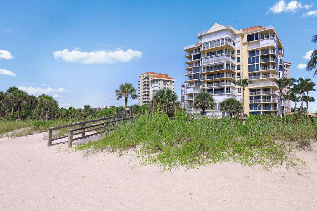 40 Seagate Dr #1101, Naples, FL 34103