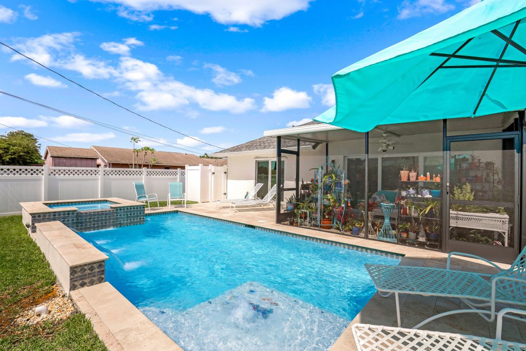 768 101st Ave N, Naples, FL 34108