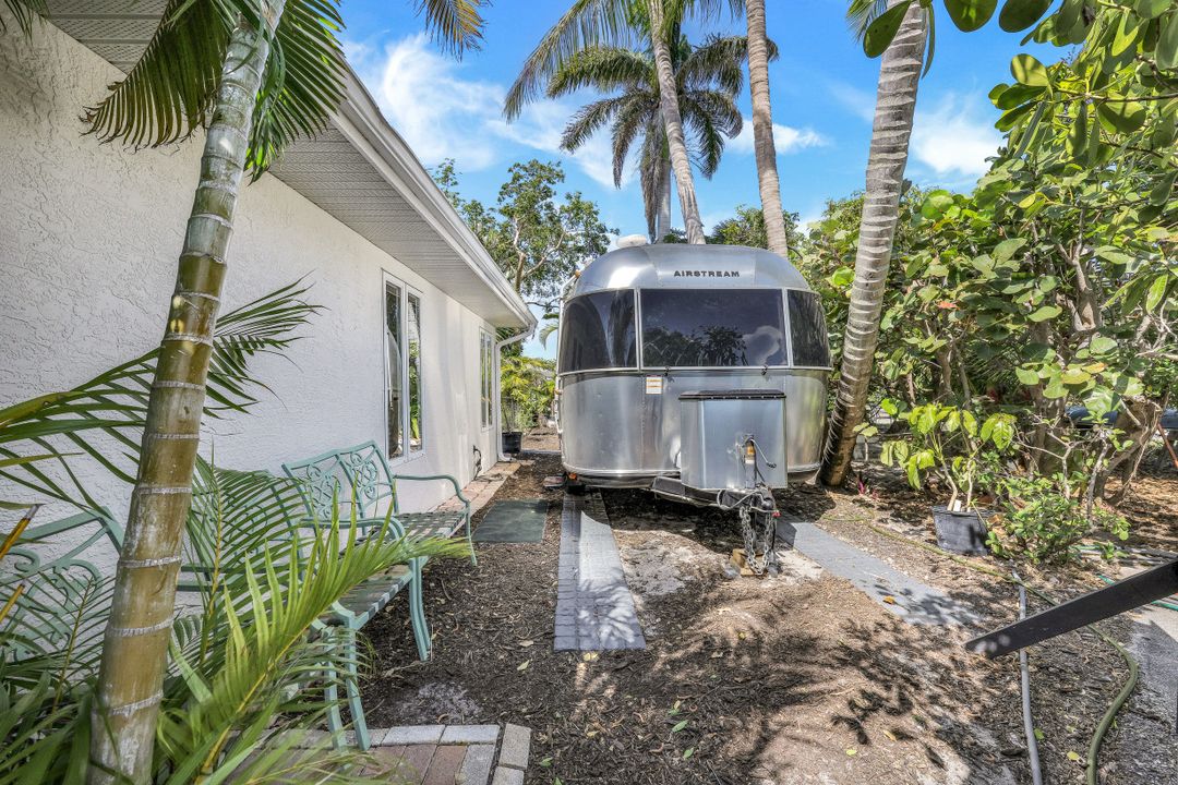 1135 26th Ave N, Naples, FL 34103