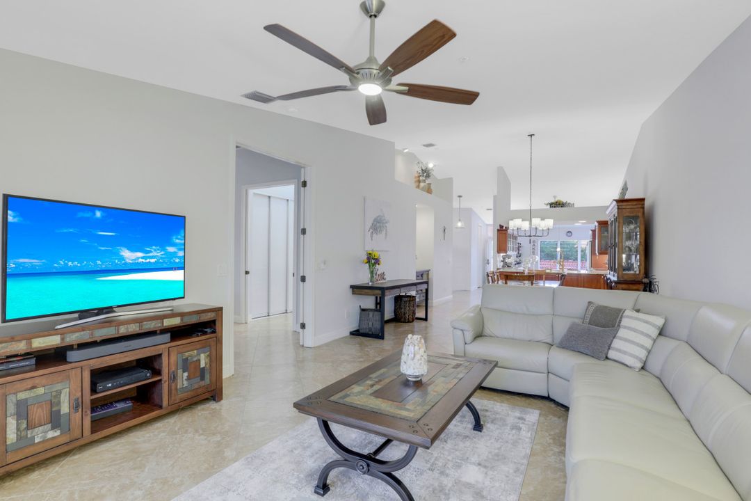 2395 Hidden Lake Dr #8, Naples, FL 34112