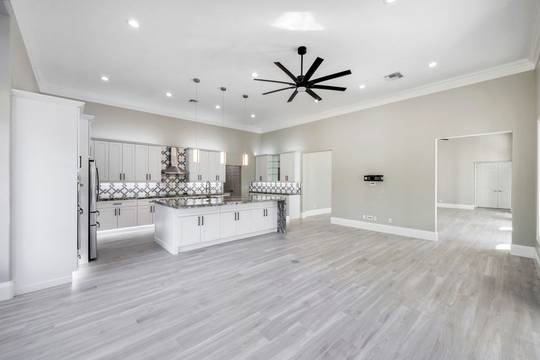 4040 1st Ave SW, Naples, FL 34119