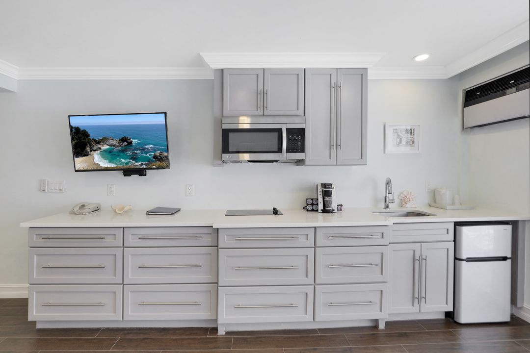 900 Broad Ave S #147, Naples, FL 34102