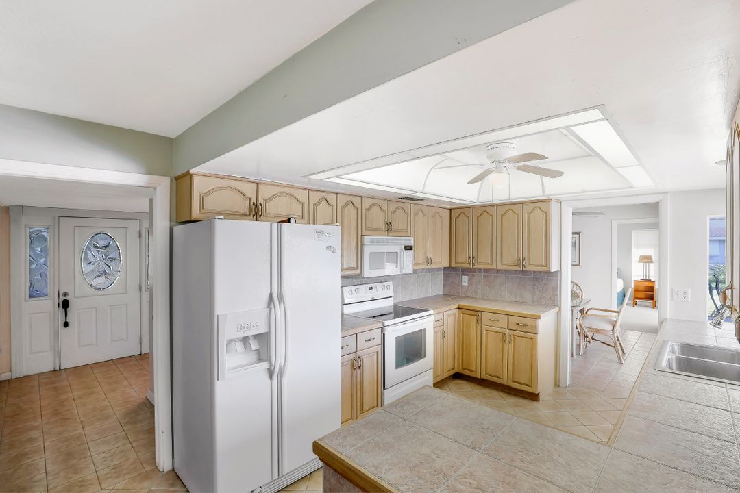 5386 Del Monte Ct, Cape Coral, FL 33904