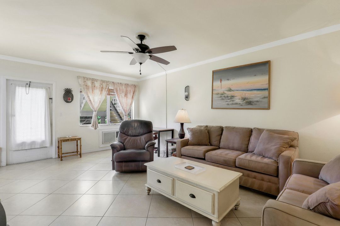 473 12th Ave S #B-9, Naples, FL 34102